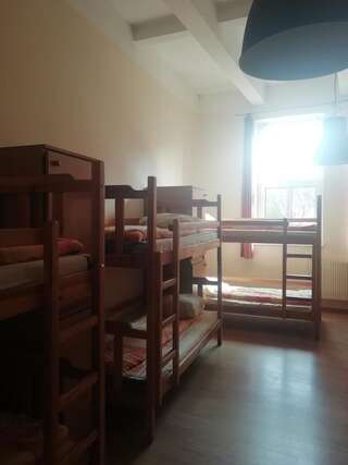 Хостелы Hostel Orange Plus Торунь Кровать в 10-местном общем номере-4