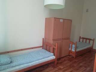 Хостелы Hostel Orange Plus Торунь Кровать в общем номере с 4 кроватями-5