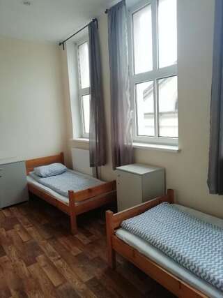 Хостелы Hostel Orange Plus Торунь Двухместный номер с 2 отдельными кроватями-17