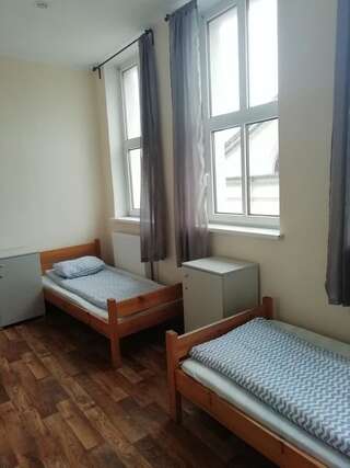 Хостелы Hostel Orange Plus Торунь Двухместный номер с 2 отдельными кроватями-5